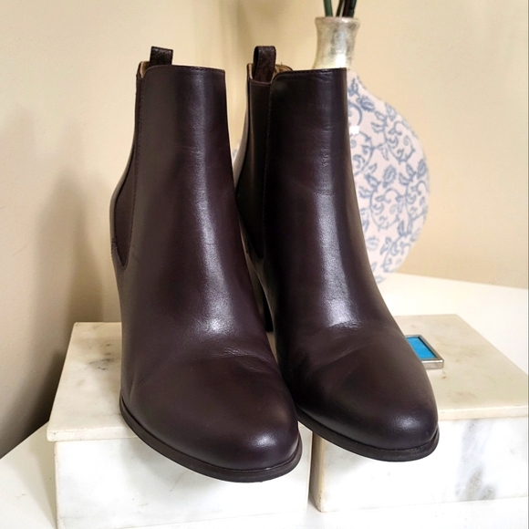Michael Kors Brown Ankle Boots with Refined Silhouette - Picture 1 of 12